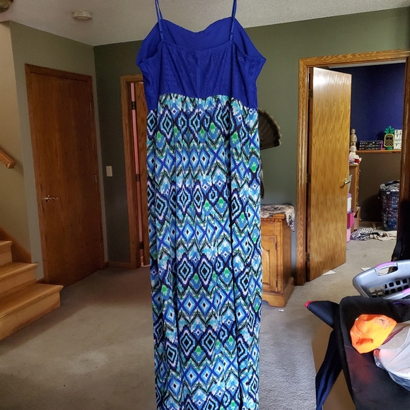 Dress - Picture 4 of 4